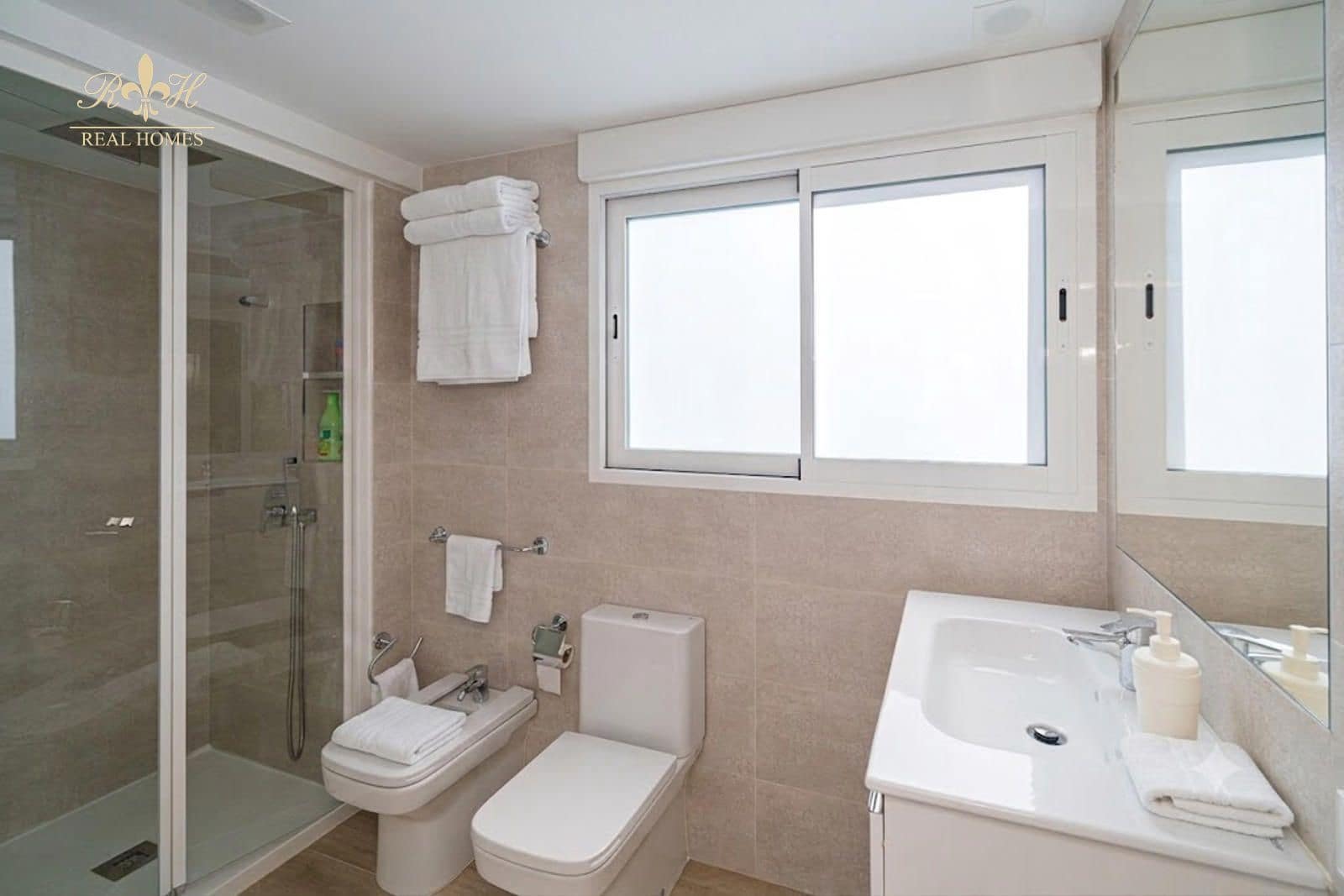2 sovrum Lägenhet till salu i Benidorm med pool garage - 639 000 € (Ref: 9983887)
