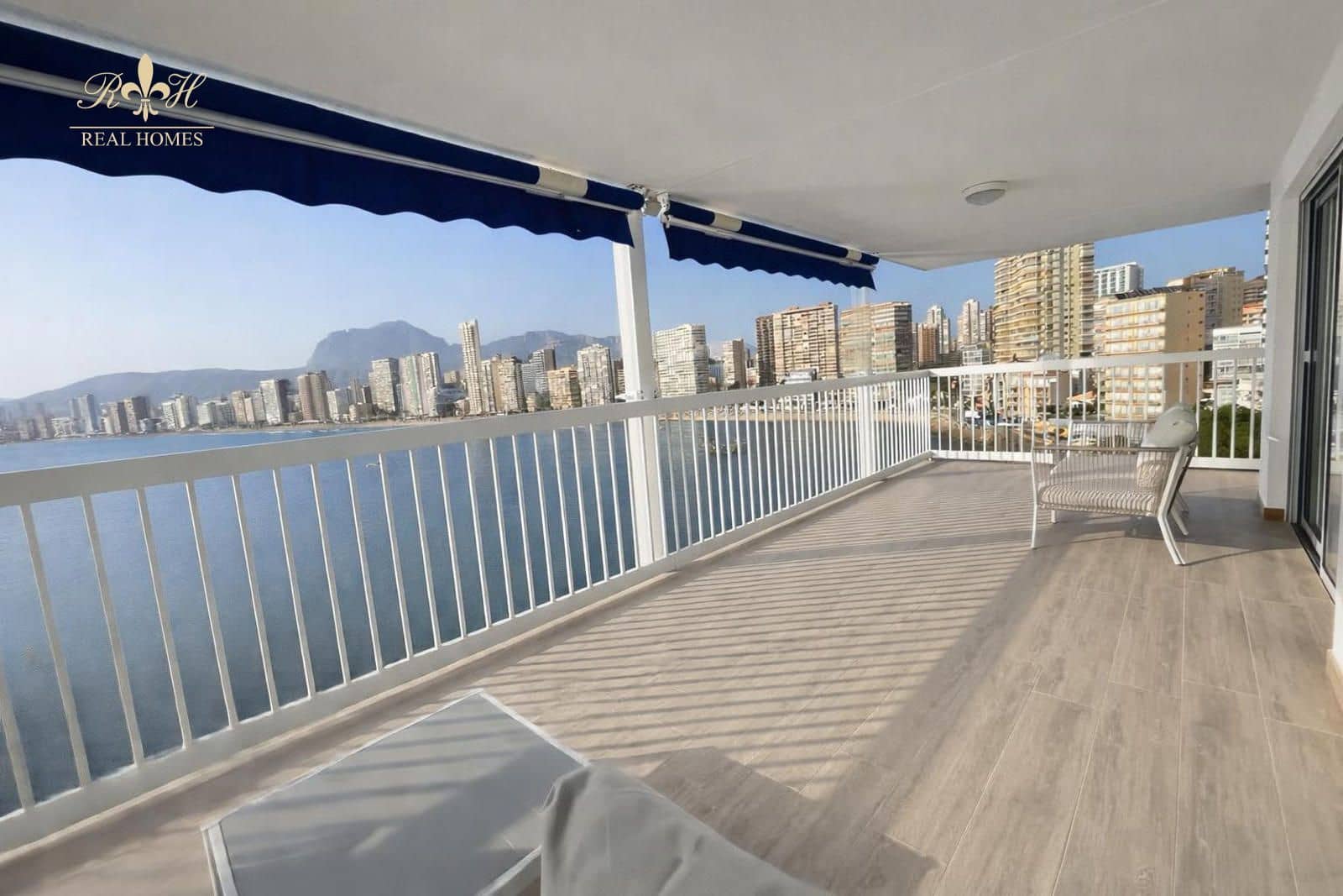 2 sovrum Lägenhet till salu i Benidorm med pool garage - 639 000 € (Ref: 9983887)