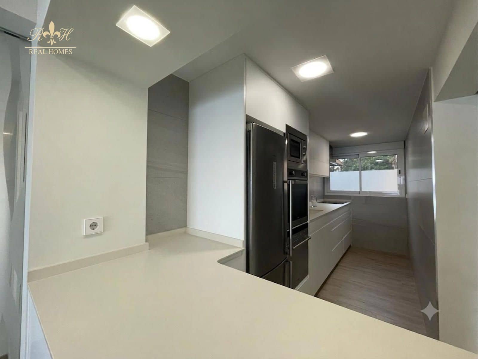 2 sovrum Lägenhet till salu i Benidorm med pool garage - 639 000 € (Ref: 9983887)