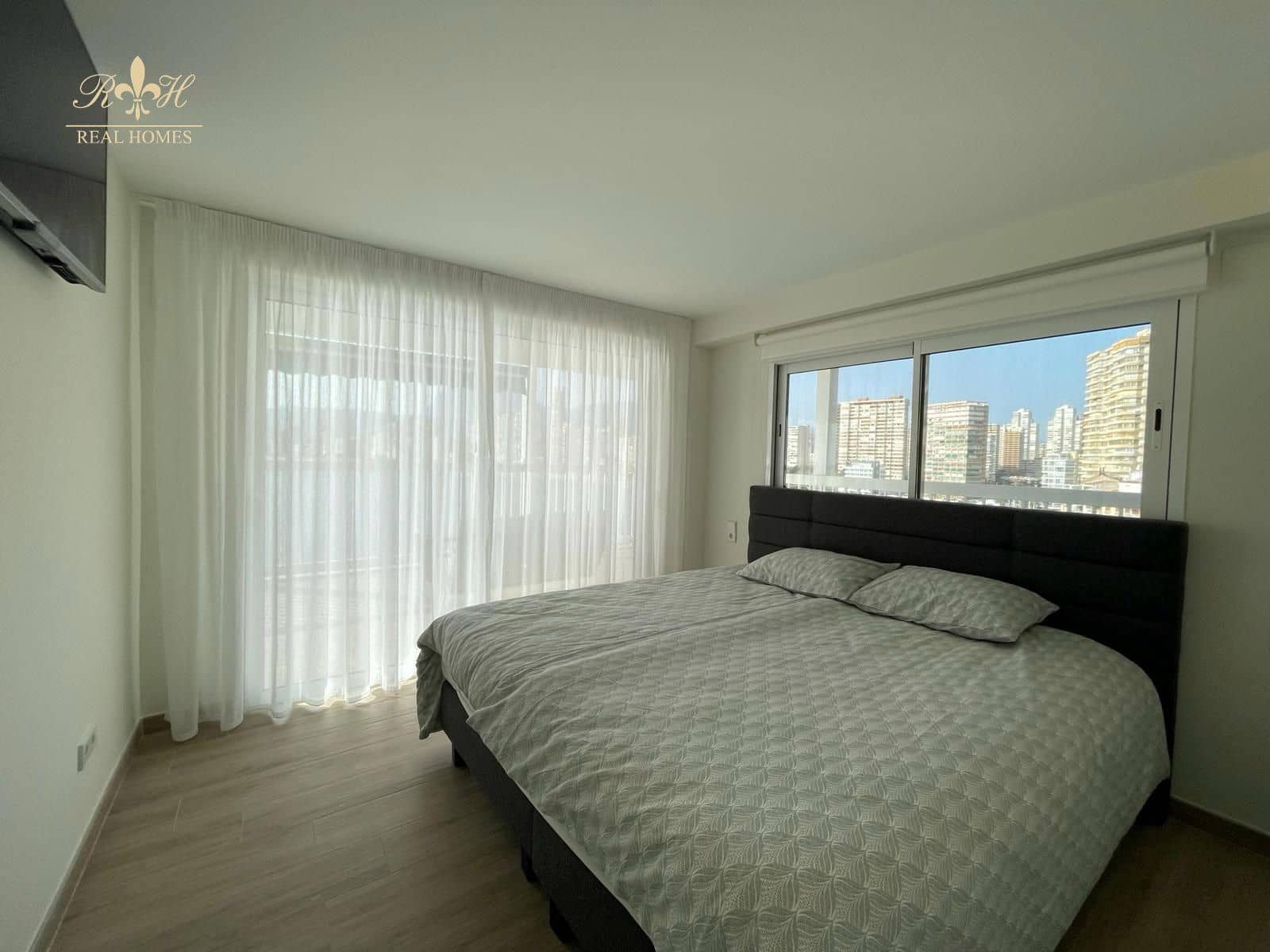 2 sovrum Lägenhet till salu i Benidorm med pool garage - 639 000 € (Ref: 9983887)