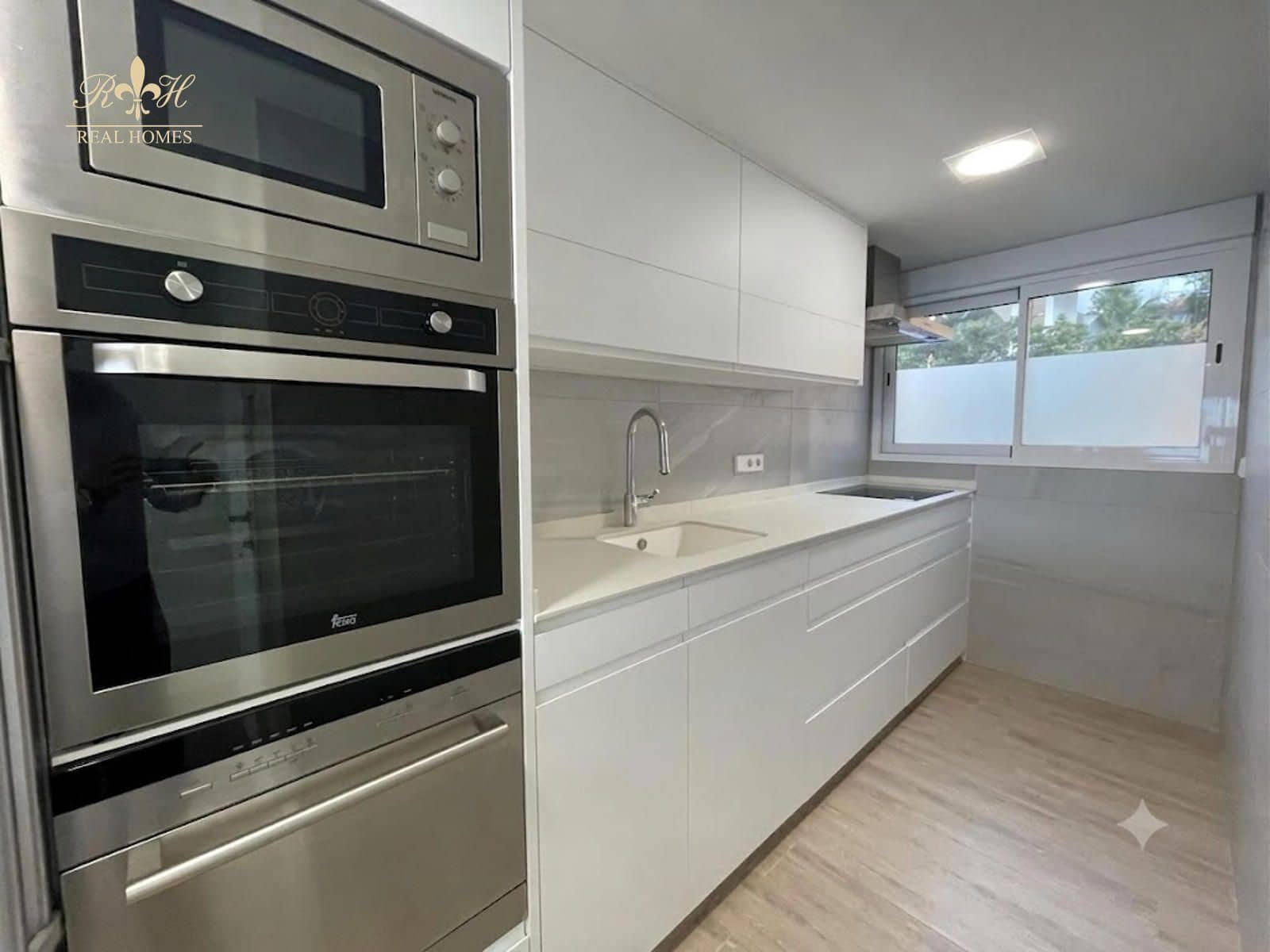 2 sovrum Lägenhet till salu i Benidorm med pool garage - 639 000 € (Ref: 9983887)