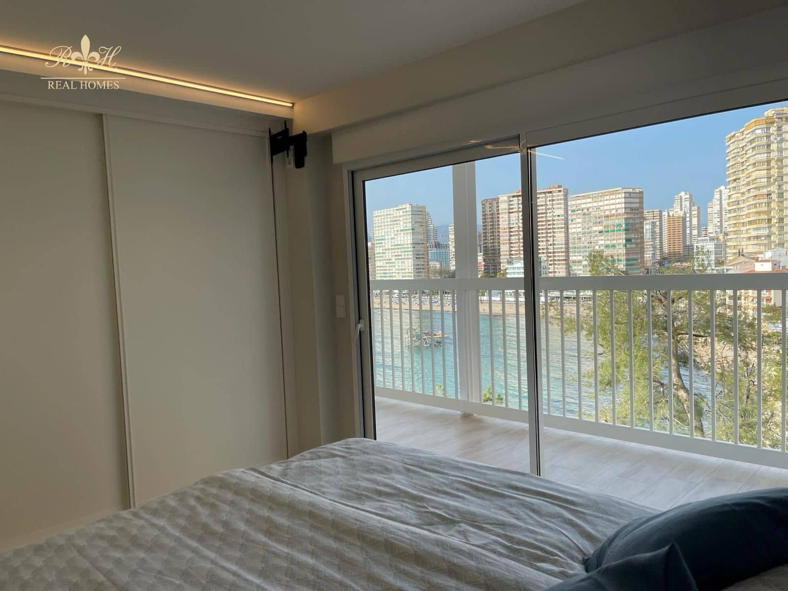 2 sovrum Lägenhet till salu i Benidorm med pool garage - 639 000 € (Ref: 9983887)