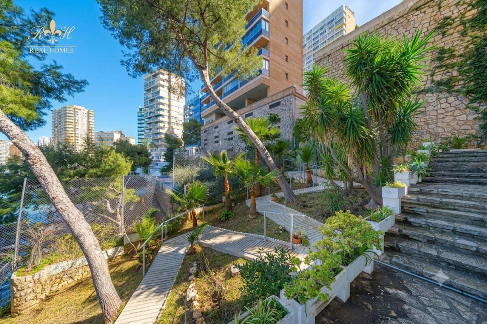 2 sovrum Lägenhet till salu i Benidorm med pool garage - 639 000 € (Ref: 9983887)