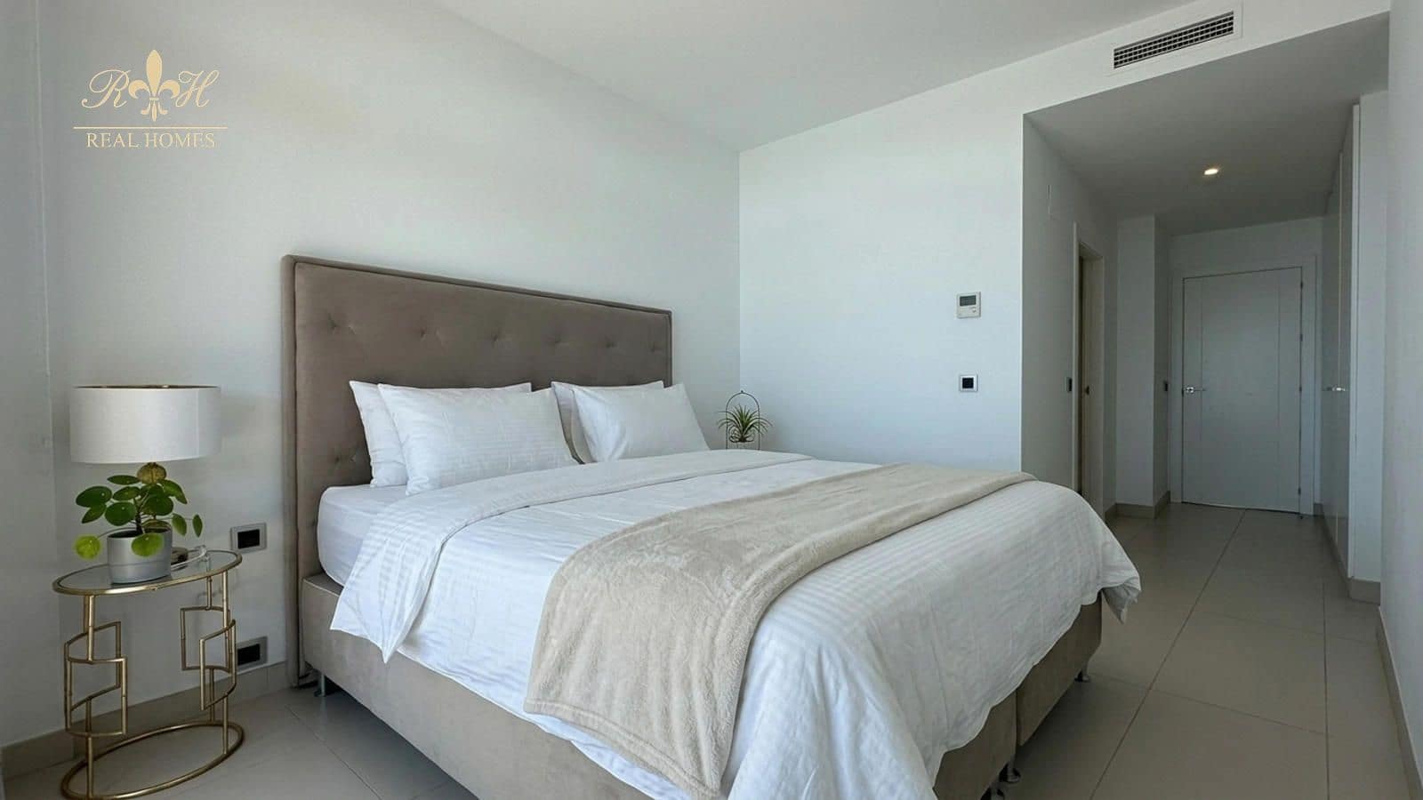 2 bedroom Flat for rent in Benidorm with pool garage - € 2,150 (Ref: 9987319)