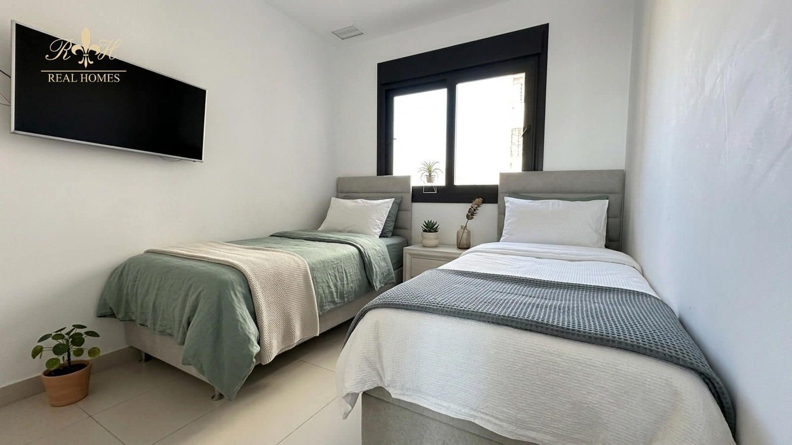 2 bedroom Flat for rent in Benidorm with pool garage - € 2,150 (Ref: 9987319)