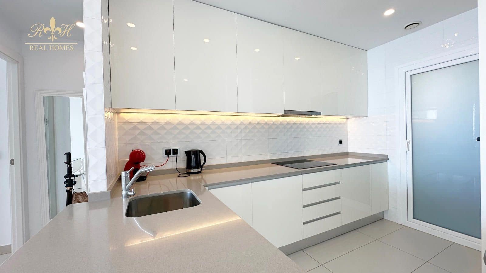 2 bedroom Flat for rent in Benidorm with pool garage - € 2,150 (Ref: 9987319)