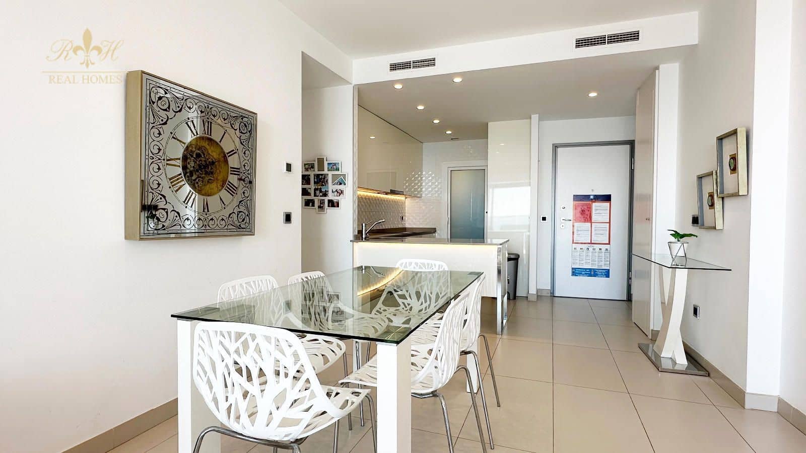 2 bedroom Flat for rent in Benidorm with pool garage - € 2,150 (Ref: 9987319)