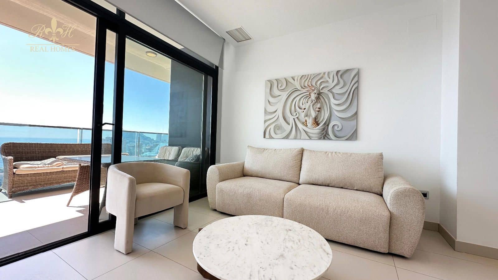 2 bedroom Flat for rent in Benidorm with pool garage - € 2,150 (Ref: 9987319)