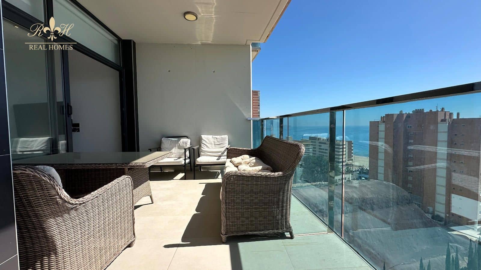 2 bedroom Flat for rent in Benidorm with pool garage - € 2,150 (Ref: 9987319)