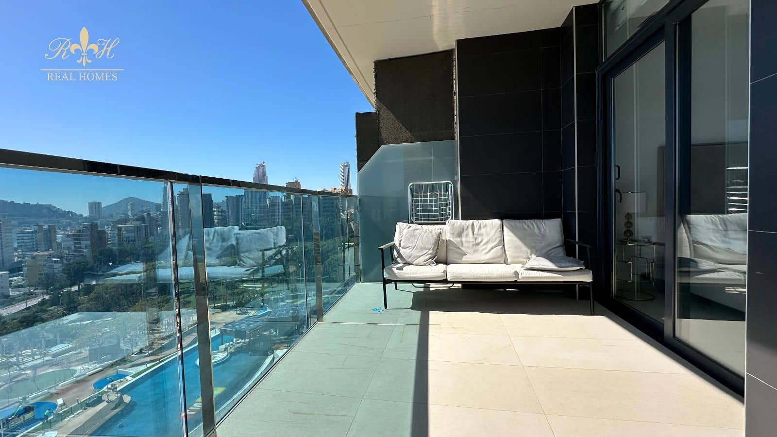 2 bedroom Flat for rent in Benidorm with pool garage - € 2,150 (Ref: 9987319)