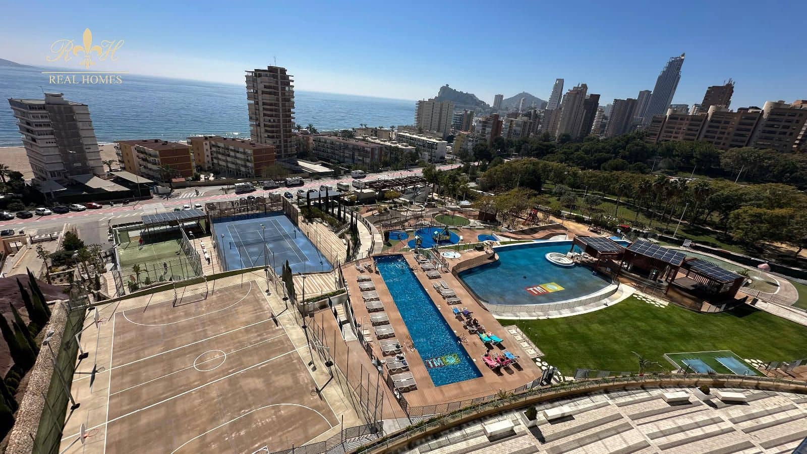 2 bedroom Flat for rent in Benidorm with pool garage - € 2,150 (Ref: 9987319)
