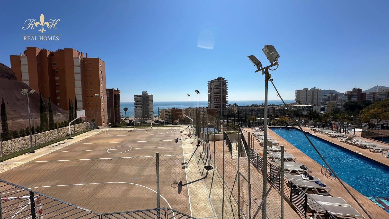 2 bedroom Flat for rent in Benidorm with pool garage - € 2,150 (Ref: 9987319)
