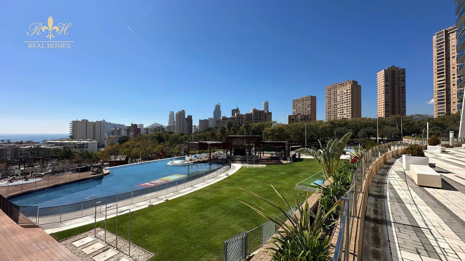 2 bedroom Flat for rent in Benidorm with pool garage - € 2,150 (Ref: 9987319)