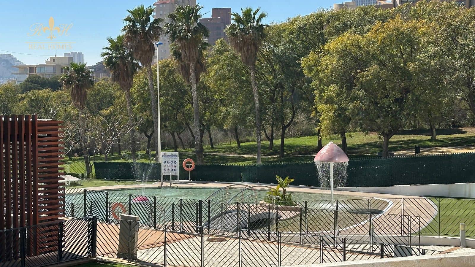 2 bedroom Flat for rent in Benidorm with pool garage - € 2,150 (Ref: 9987319)