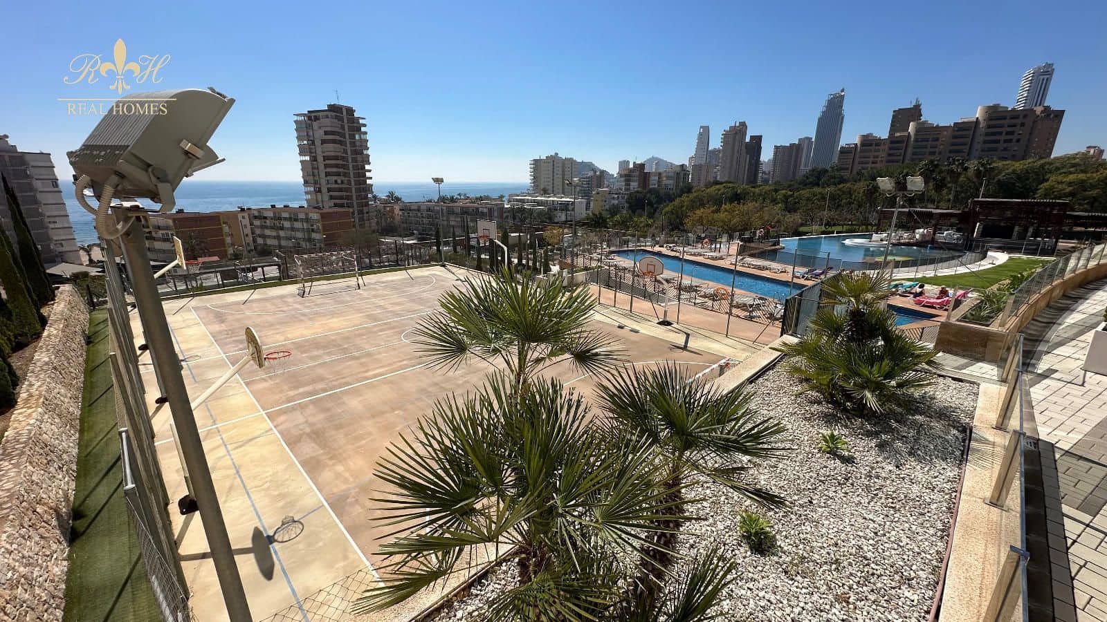 2 bedroom Flat for rent in Benidorm with pool garage - € 2,150 (Ref: 9987319)