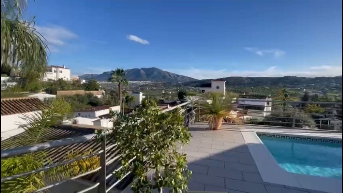 2 soverom Villa til salgs i Coin med svømmebasseng garasje - € 429 500 (Ref: 9891123)