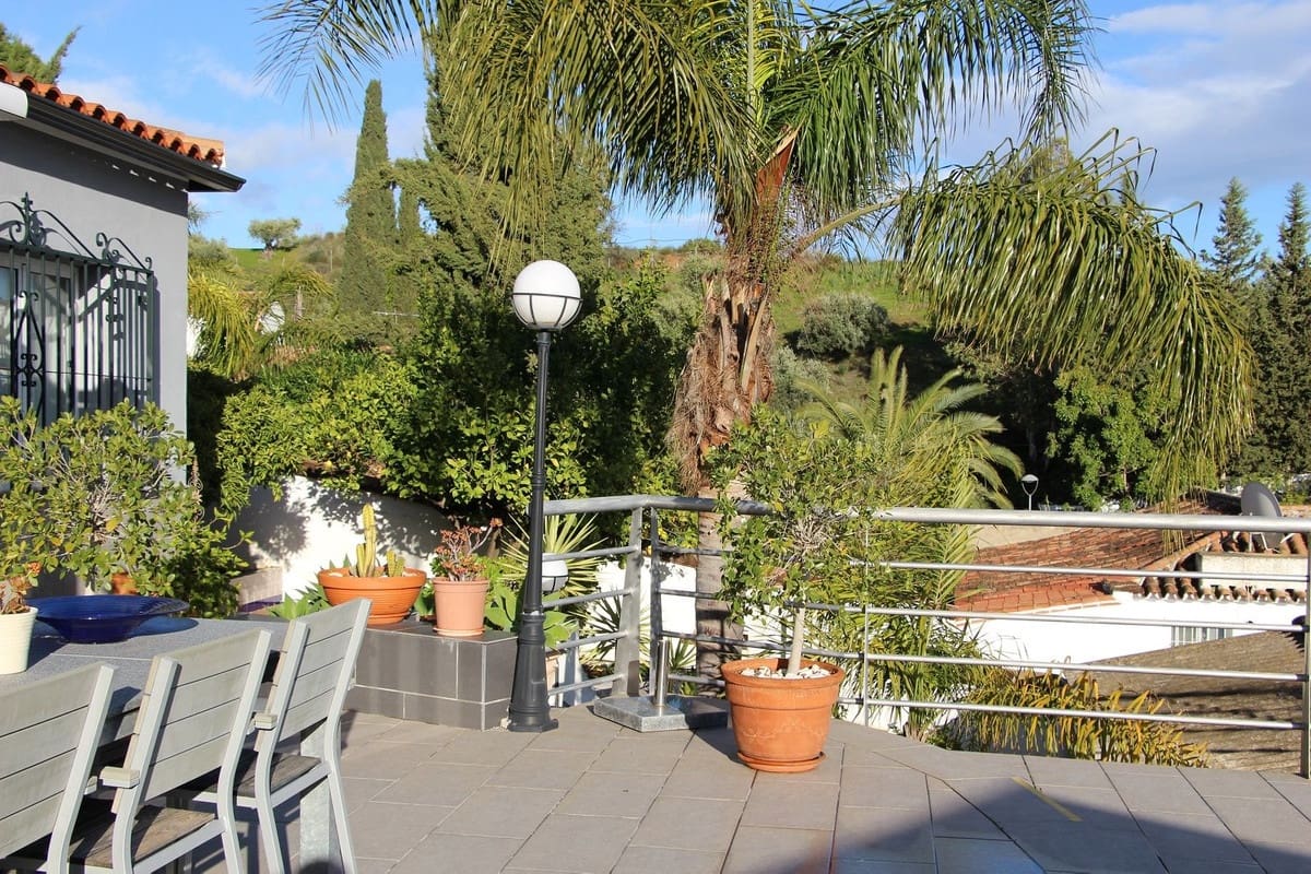 2 soverom Villa til salgs i Coin med svømmebasseng garasje - € 429 500 (Ref: 9891123)