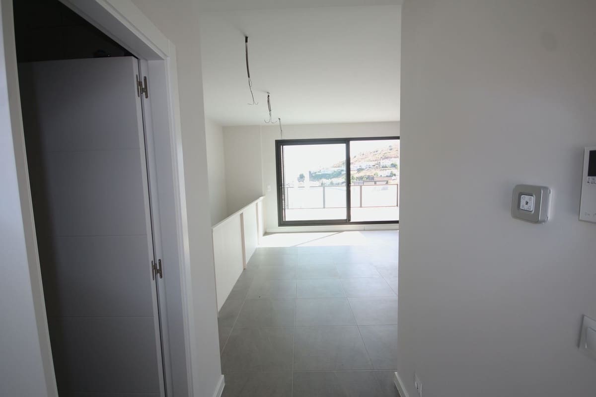 3 camera da letto Villetta Bifamiliare in vendita in Riviera del Sol con piscina garage - 605.000 € (Rif: 9905004)