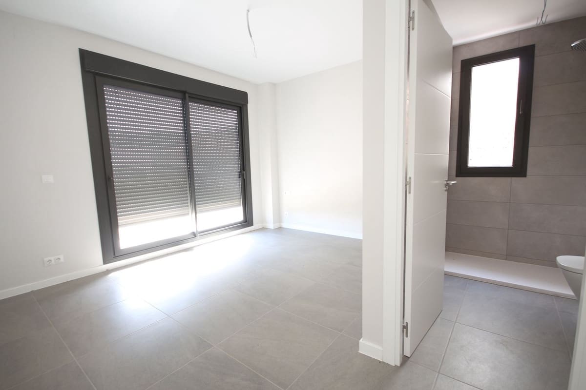 3 camera da letto Villetta Bifamiliare in vendita in Riviera del Sol con piscina garage - 605.000 € (Rif: 9905004)
