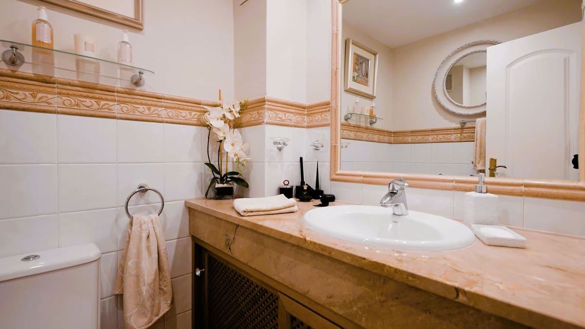 3 chambre Appartement à vendre à Nueva Andalucia avec piscine garage - 845 000 € (Ref: 9905140)
