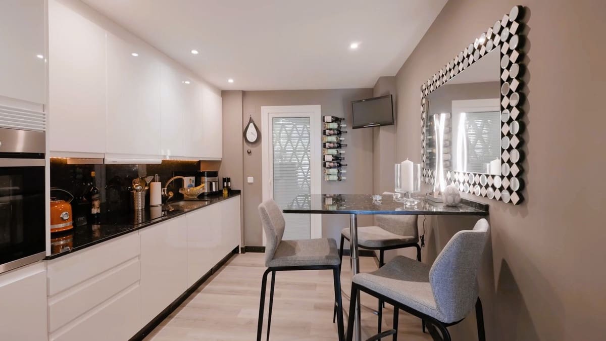 3 chambre Appartement à vendre à Nueva Andalucia avec piscine garage - 845 000 € (Ref: 9905140)