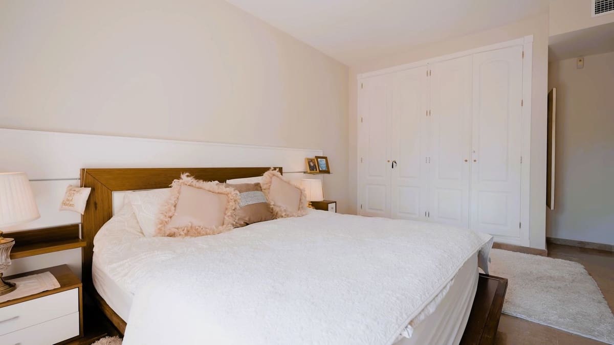 3 chambre Appartement à vendre à Nueva Andalucia avec piscine garage - 845 000 € (Ref: 9905140)