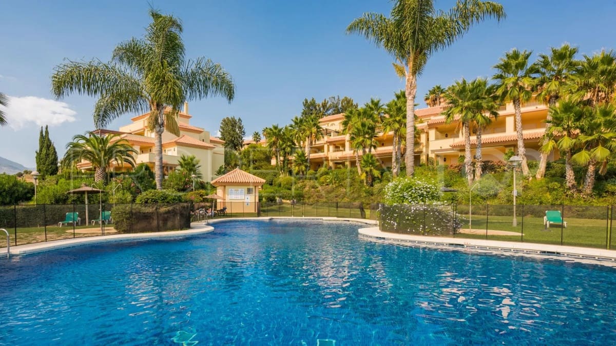 3 chambre Appartement à vendre à Nueva Andalucia avec piscine garage - 845 000 € (Ref: 9905140)
