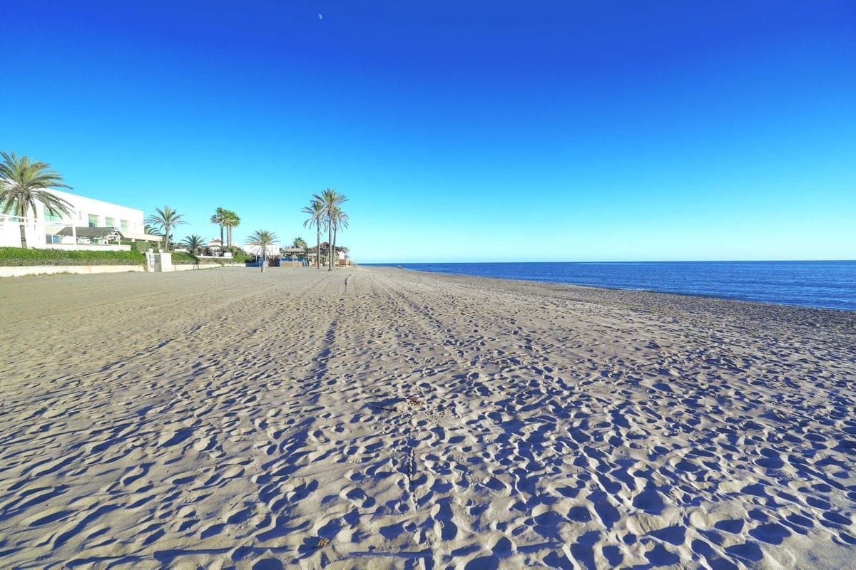 3 slaapkamer Penthouse te huur in Elviria met zwembad garage - € 2.500 (Ref: 9918667)