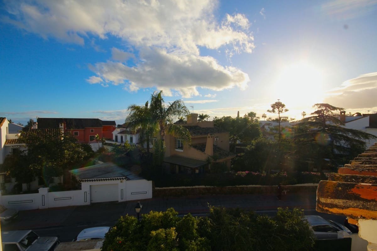Casa de 5 habitaciones en Marbella en venta con piscina garaje - 850.000 € (Ref: 9918853)