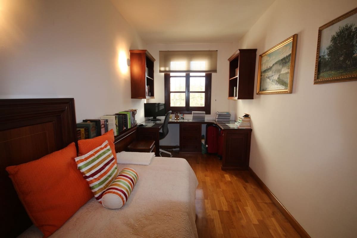 Casa de 5 habitaciones en Marbella en venta con piscina garaje - 850.000 € (Ref: 9918853)