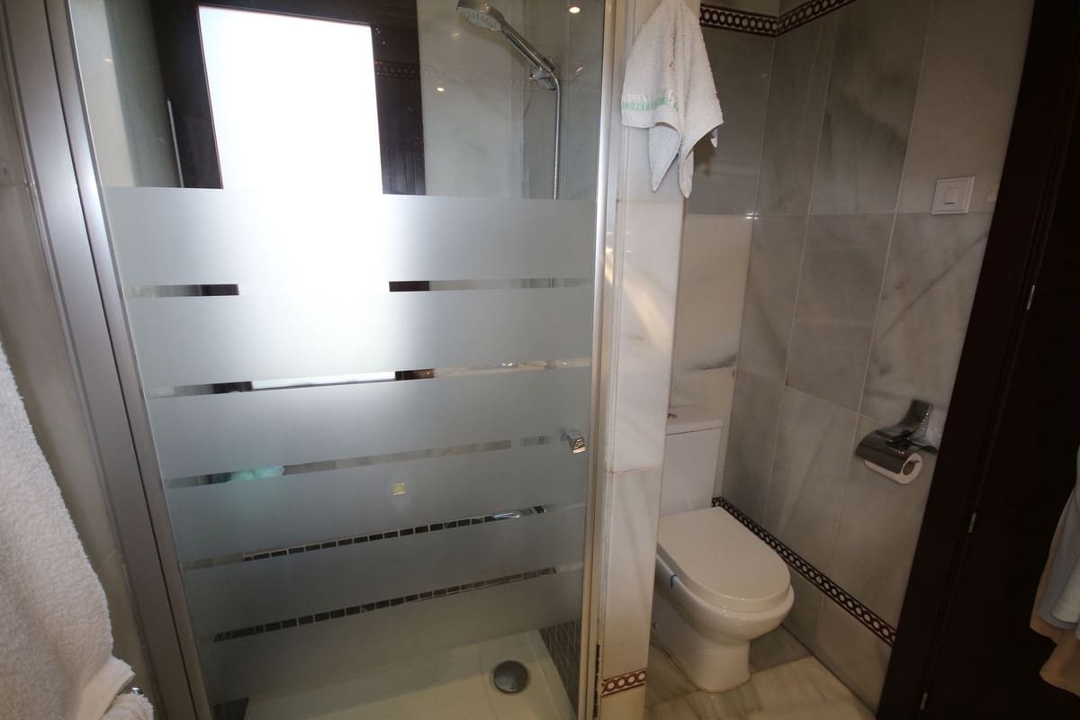 Casa de 5 habitaciones en Marbella en venta con piscina garaje - 850.000 € (Ref: 9918853)