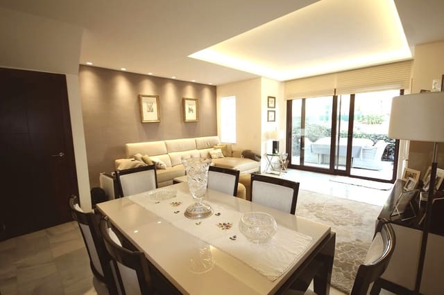 Casa de 5 habitaciones en Huerta Belón - Calvario, Marbella en venta con piscina garaje - 850.000 € (Ref: 9918853)