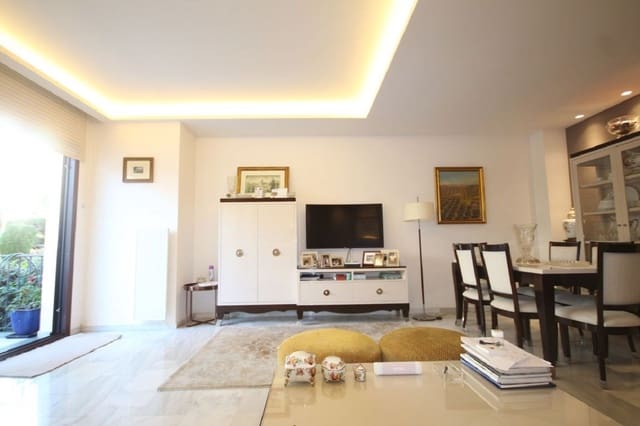 Casa de 5 habitaciones en Huerta Belón - Calvario, Marbella en venta con piscina garaje - 850.000 € (Ref: 9918853)
