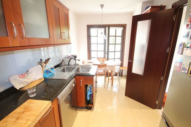 Casa de 5 habitaciones en Huerta Belón - Calvario, Marbella en venta con piscina garaje - 850.000 € (Ref: 9918853)