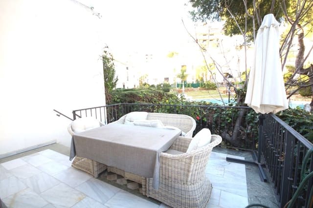 Casa de 5 habitaciones en Huerta Belón - Calvario, Marbella en venta con piscina garaje - 850.000 € (Ref: 9918853)