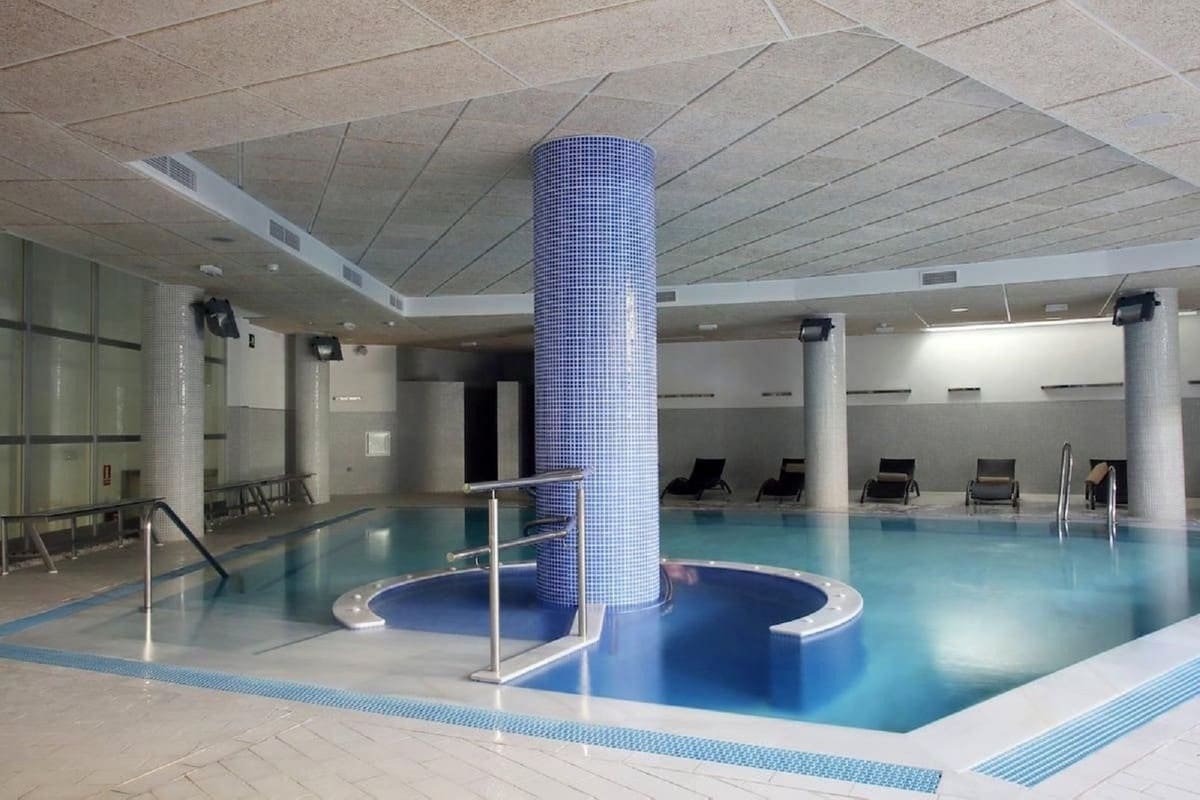 2 soveværelse Penthouse til salg i New Golden Mile med swimmingpool garage - € 630.000 (Ref: 9922906)