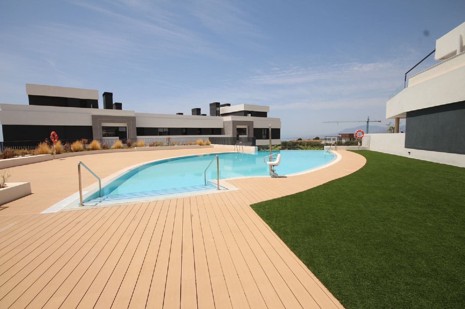 3 quarto Apartamento para arrendar em Los Monteros com piscina garagem - 3 750 € (Ref: 9925203)