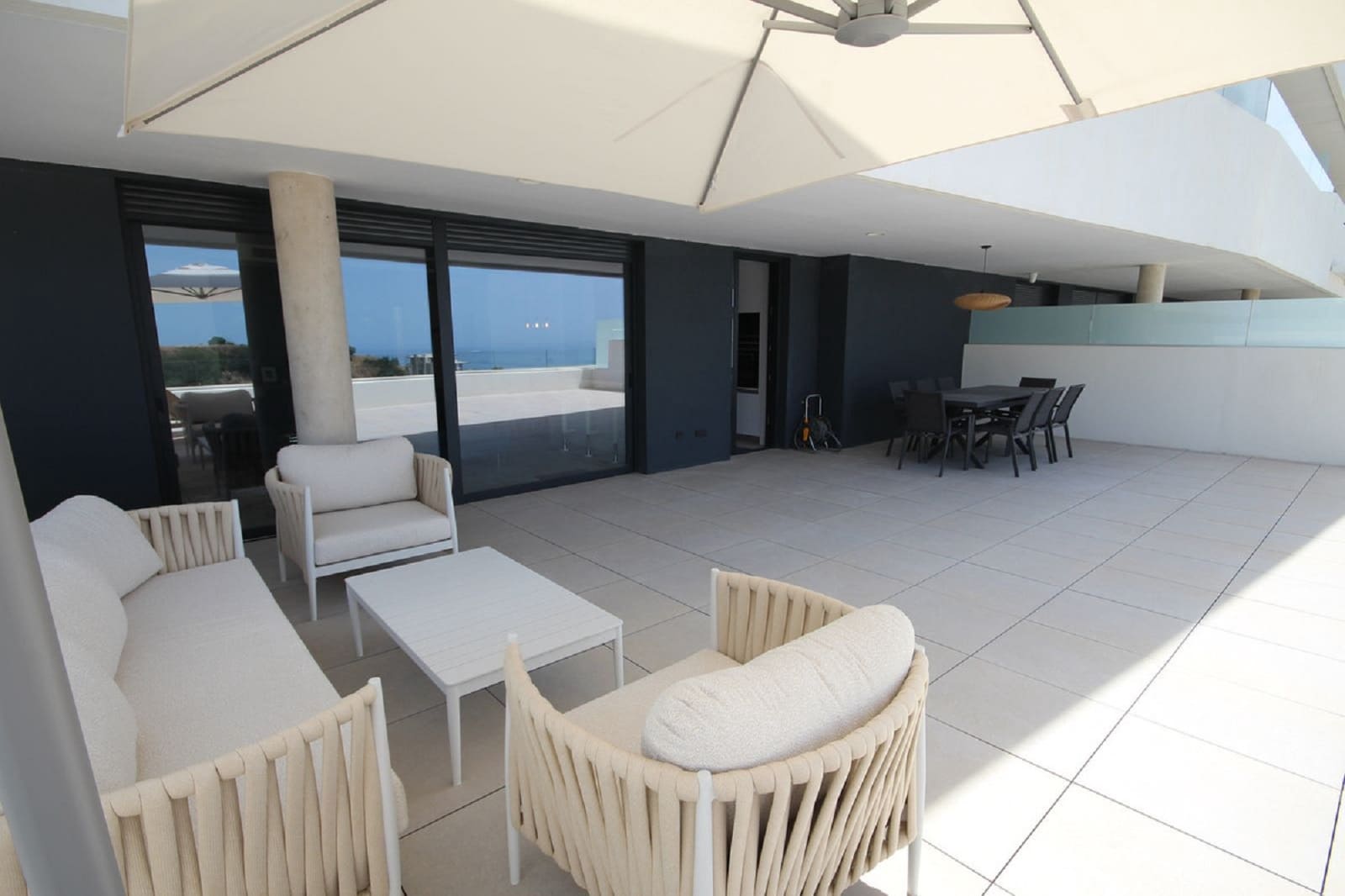 3 quarto Apartamento para arrendar em Los Monteros com piscina garagem - 3 750 € (Ref: 9925203)