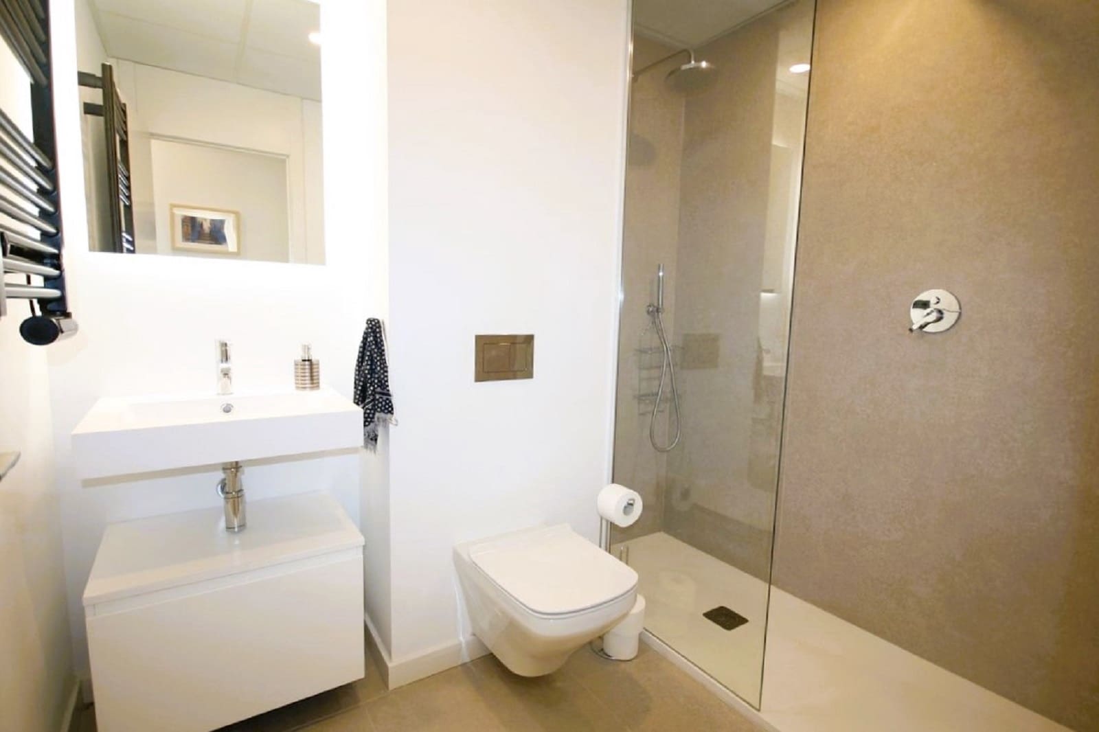 3 quarto Apartamento para arrendar em Los Monteros com piscina garagem - 3 750 € (Ref: 9925203)