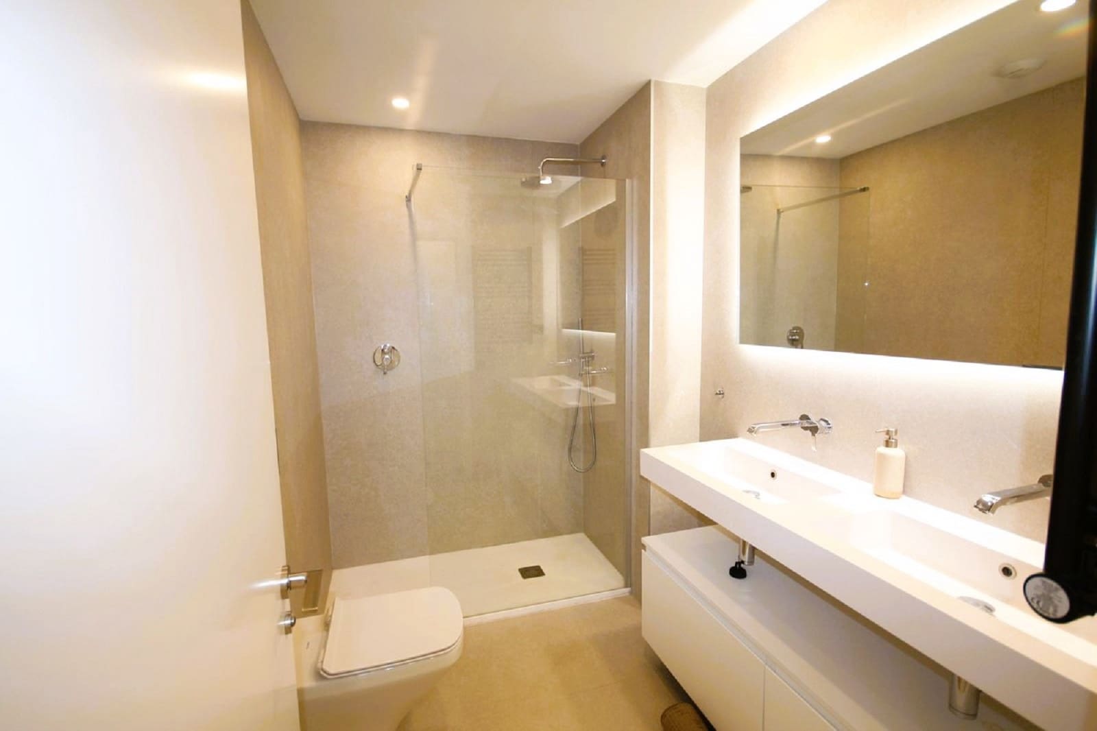 3 quarto Apartamento para arrendar em Los Monteros com piscina garagem - 3 750 € (Ref: 9925203)