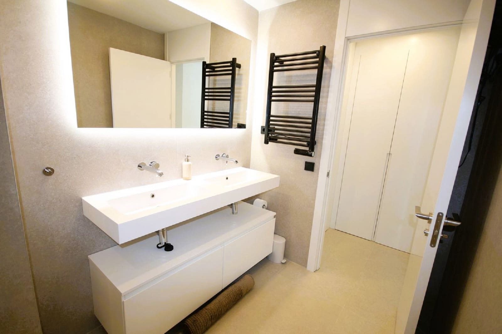 3 quarto Apartamento para arrendar em Los Monteros com piscina garagem - 3 750 € (Ref: 9925203)