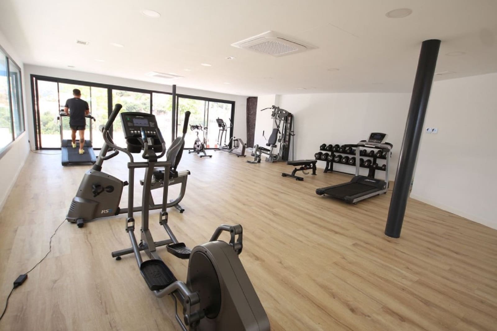 3 quarto Apartamento para arrendar em Los Monteros com piscina garagem - 3 750 € (Ref: 9925203)