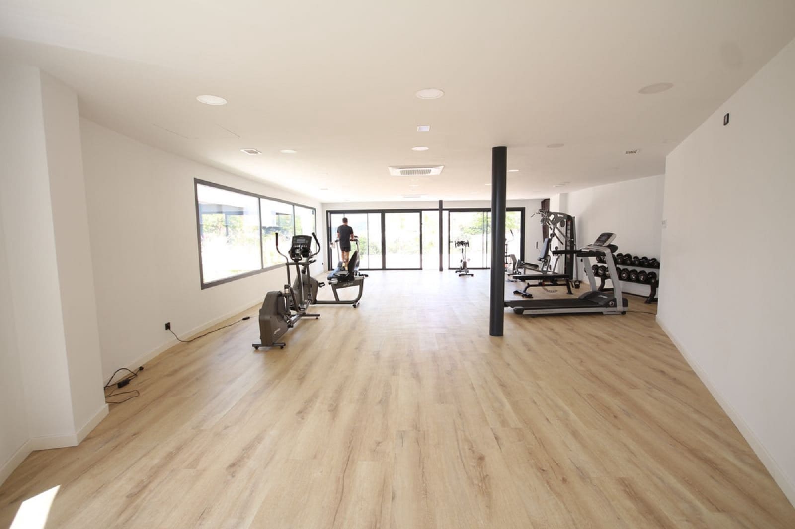 3 quarto Apartamento para arrendar em Los Monteros com piscina garagem - 3 750 € (Ref: 9925203)