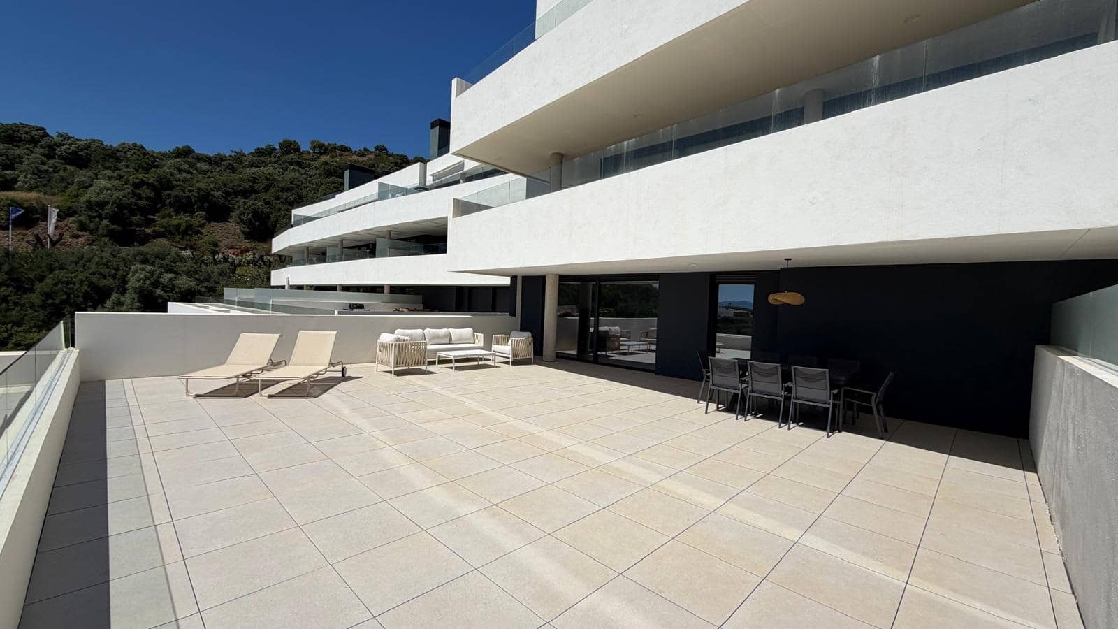 3 quarto Apartamento para arrendar em Los Monteros com piscina garagem - 3 750 € (Ref: 9925203)