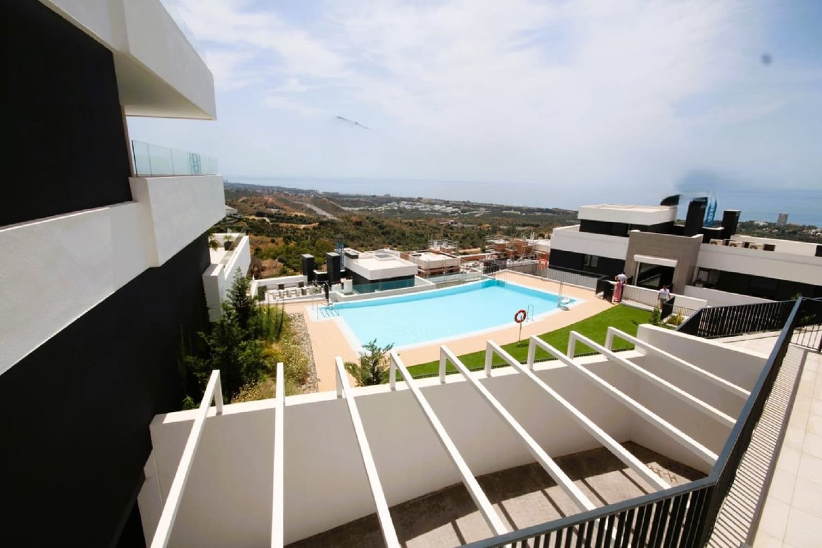 3 quarto Apartamento para arrendar em Los Monteros com piscina garagem - 3 750 € (Ref: 9925203)