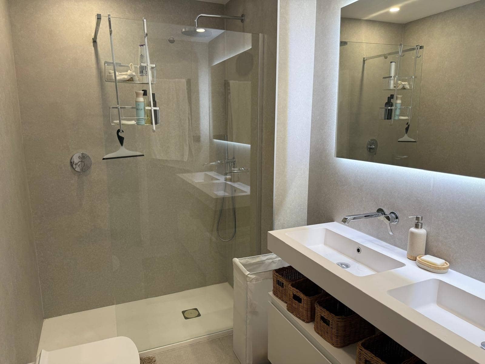 3 quarto Apartamento para arrendar em Los Monteros com piscina garagem - 3 750 € (Ref: 9925203)