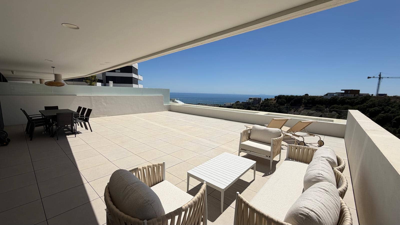 3 quarto Apartamento para arrendar em Los Monteros com piscina garagem - 3 750 € (Ref: 9925203)