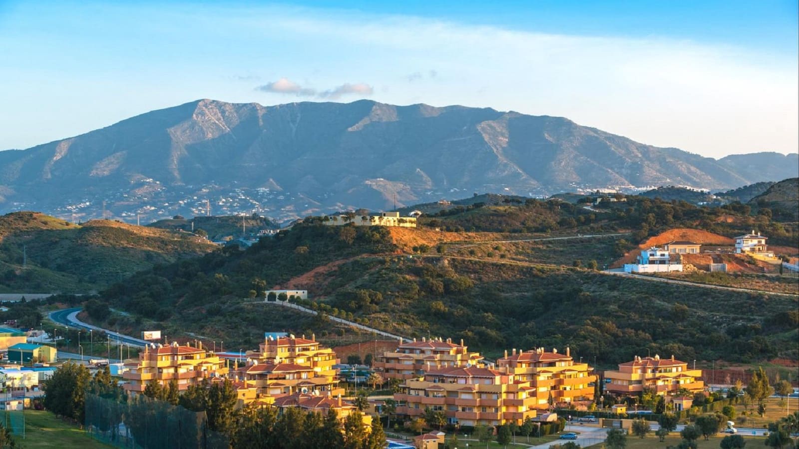 2 soverom Leilighet til salgs i Mijas Costa med svømmebasseng garasje - € 342 000 (Ref: 9932368)