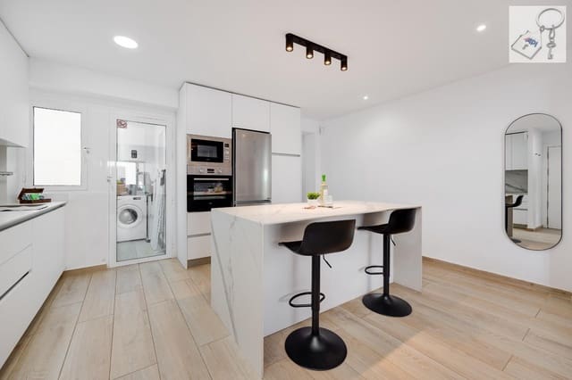 Apartamento de 3 habitaciones en Torrevieja en venta - 220.000 € (Ref: 10010243)