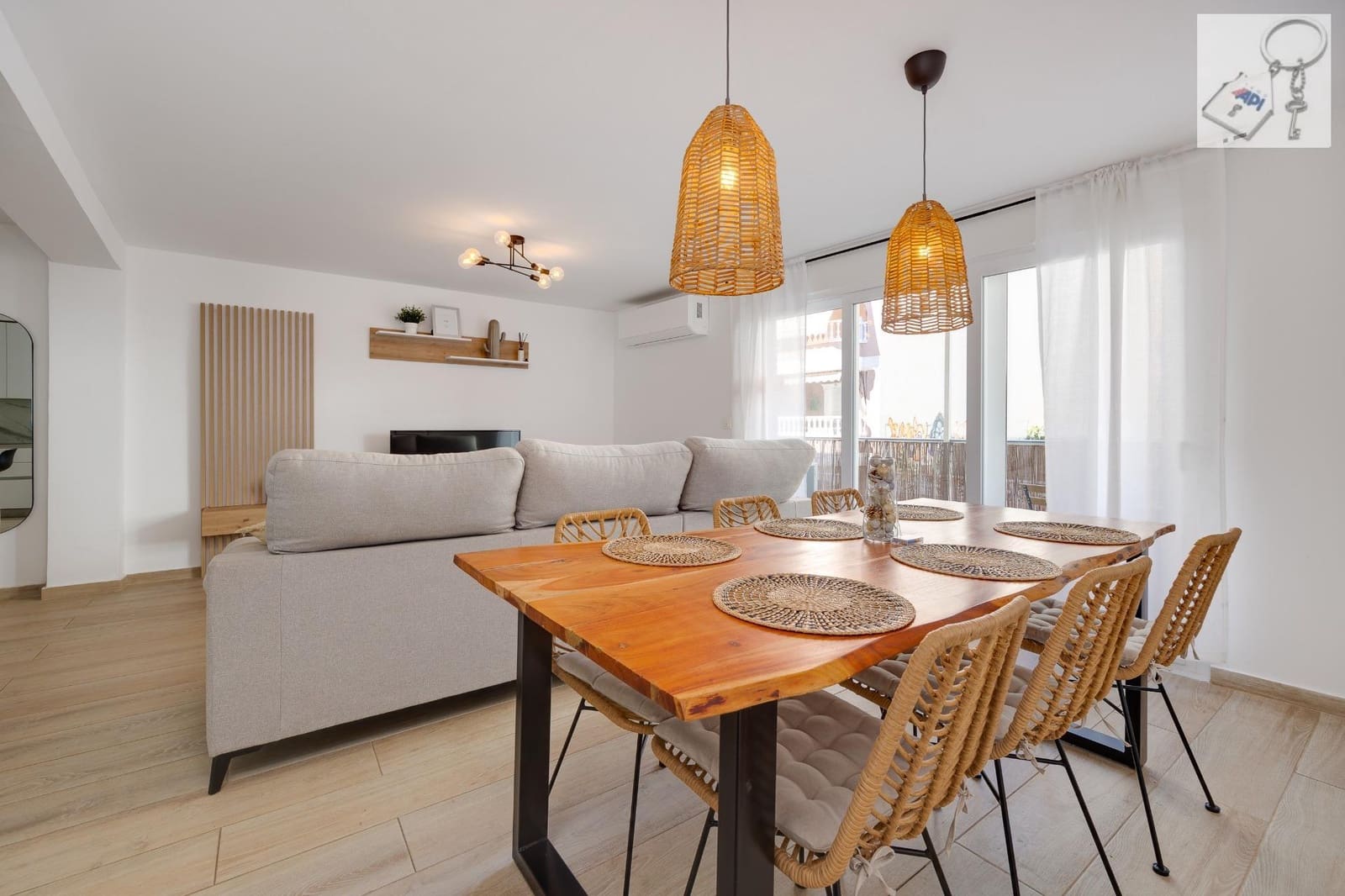 Apartamento de 3 habitaciones en Torrevieja en venta - 220.000 € (Ref: 10010243)